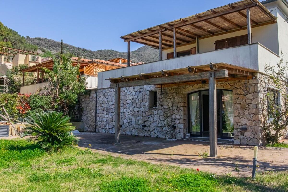 Villa Acquasalata Nisporto ภายนอก รูปภาพ